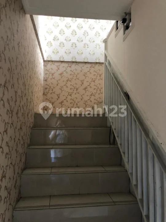 Dijual 2 Unit Ruko Premium 3 Lantai di Lokasi Strategis Jalan Utama - Image 2 of 4