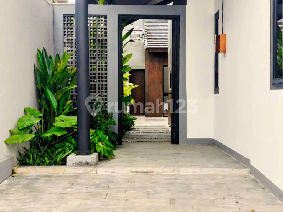 Modern 3-Bedroom Villa Fully Furnished di Sanur (169V) - Image 3 of 4