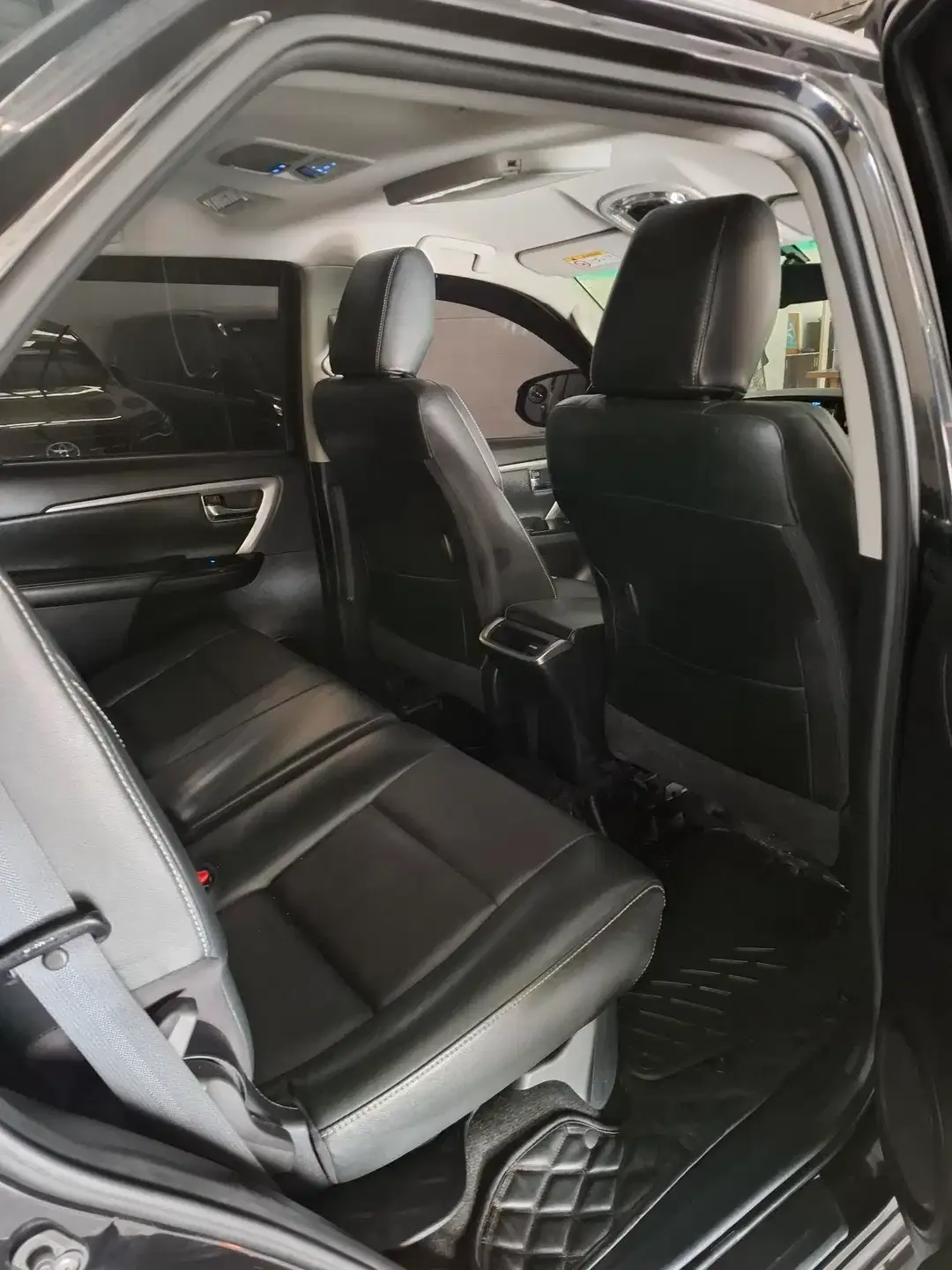 Fortuner VRZ GR sport 2.8 - Image 6 of 6