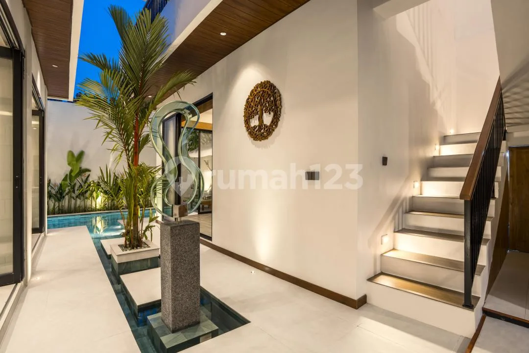 Yearly Rental 3 Bedrooms Villa Kerobokan - Image 3 of 4