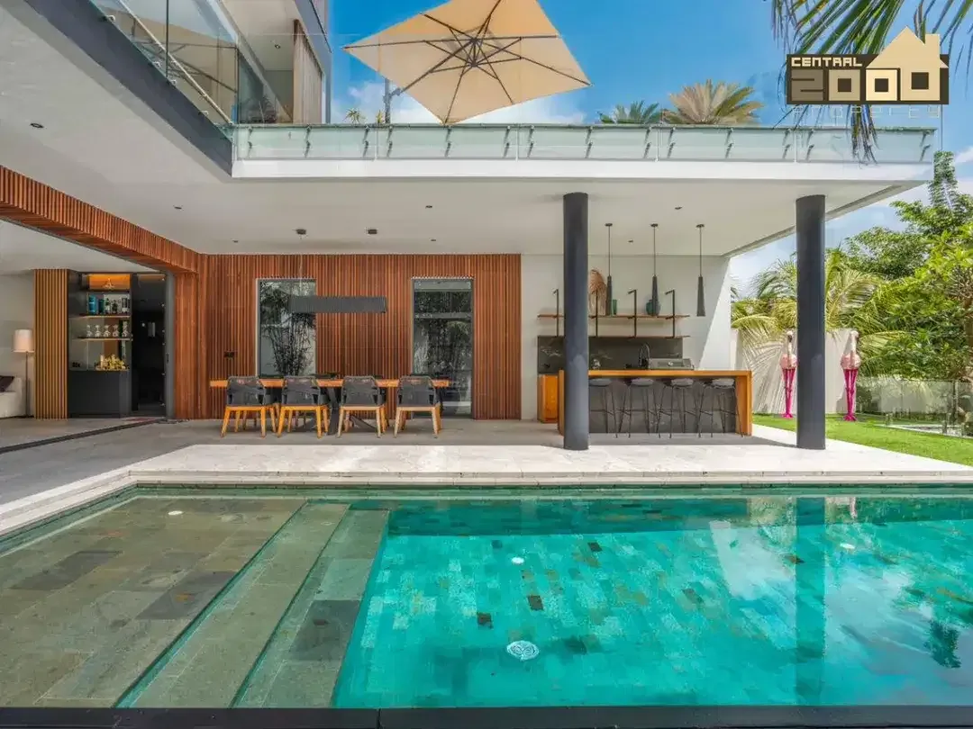 Modern Luxury Villa Overlooking Jimbaran Bay - Image 2 of 10