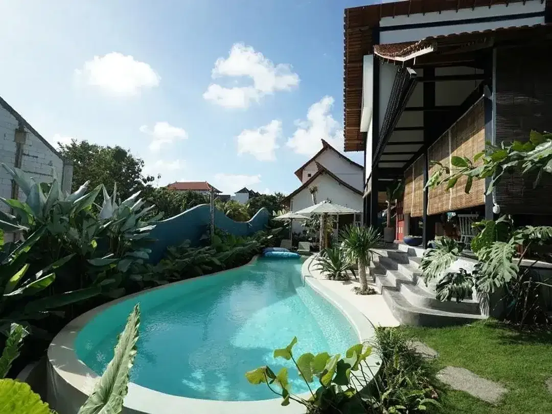 LUXURY ARCHITECHTURE ARTISTIC COMBAINE FRANCE STYLE LOCATION AT UNGASAN JIMBARAN BALI - Image 1 of 10