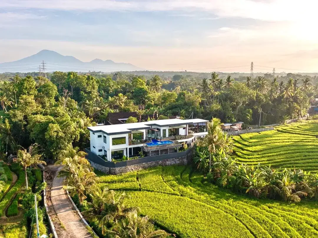 LUXURY VILLA WITH TERRACED RICE FIELDS VIEW AT TABANAN - Image 1 of 10