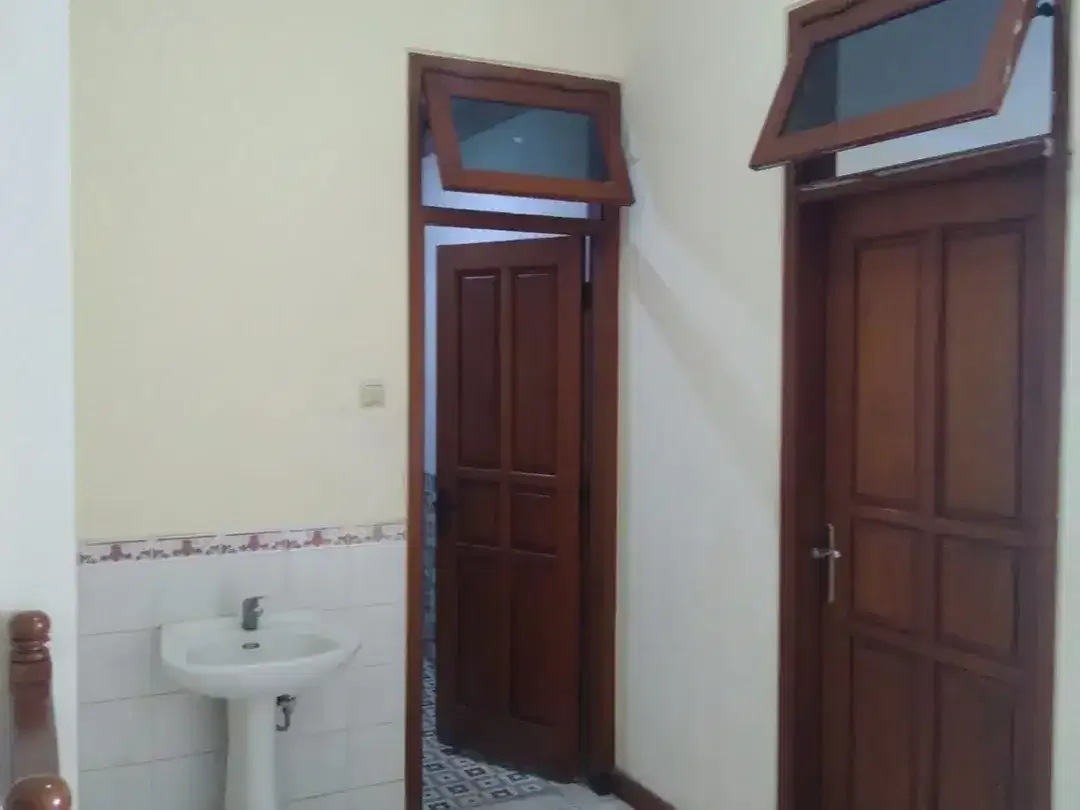 Disewakan Rumah 4 Kamar Tidur di Renon  - Denpasar Selatan - Image 7 of 7