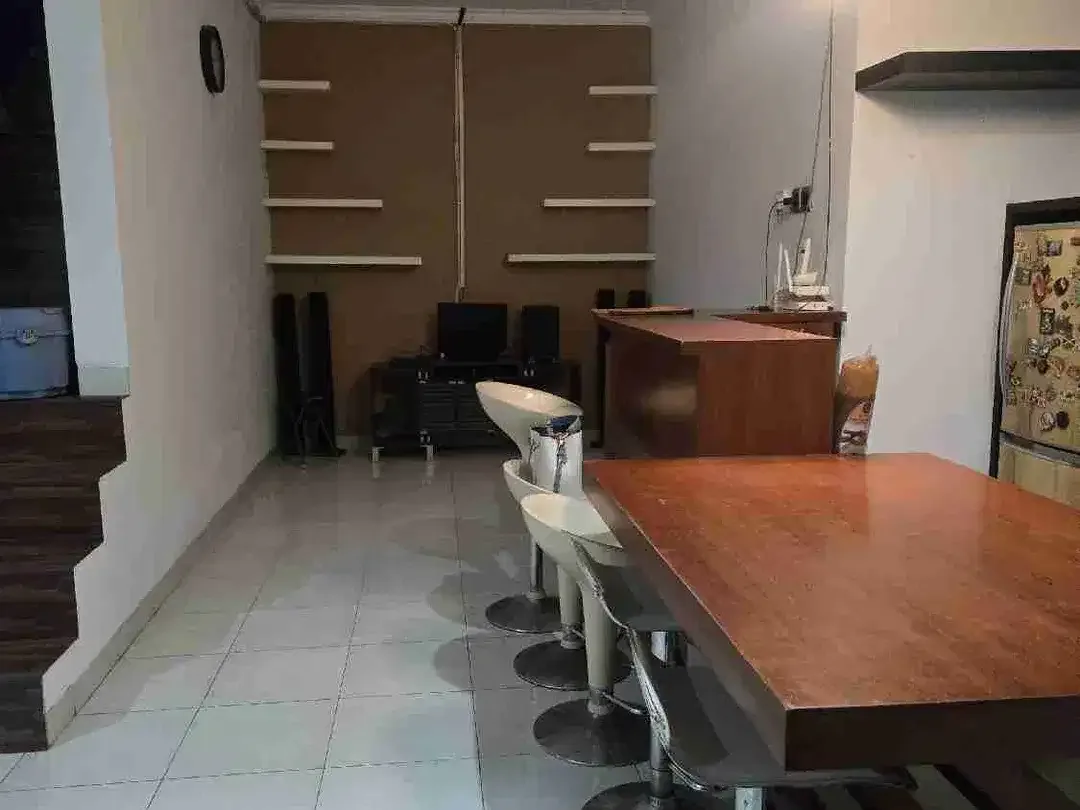 RUMAH 2 LANTAI DI PUSAT KOTA RENON - Image 6 of 8