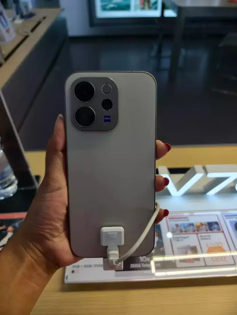 Vivo V70 8/256 GB - Image 1 of 2