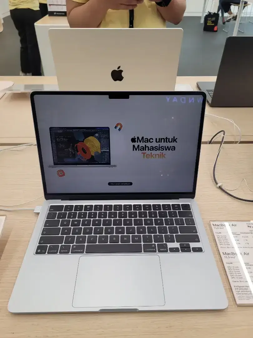 Promo MacBook Air M5 cicilan ringan tanpa DP tanpa biaya admin - Image 1 of 3