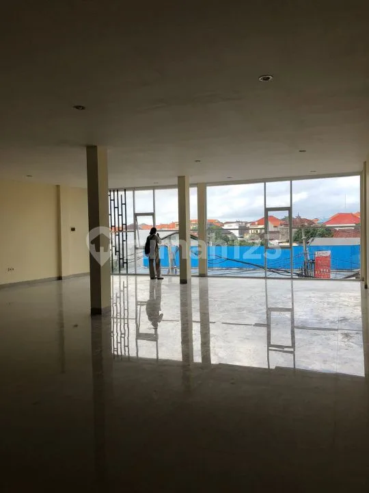 Siap Pakai Ruko Besar 3 Lantai di Mahendradata Cn - Image 1 of 4