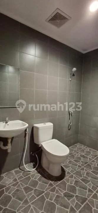 Rumah Kantor dengan 5 Kamar Disewakan di Panjer, Denpasar Selatan - Image 3 of 4