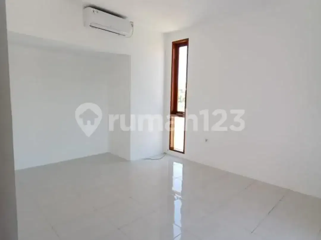 Villa Sejuk dan Tenang Cocok untuk Hunian Bersama Keluarga - Image 10 of 10