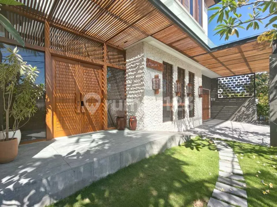 Brand New 4 Bedrooms Villa At Strategic Location, Near Jimbaran Beach - Image 3 of 4