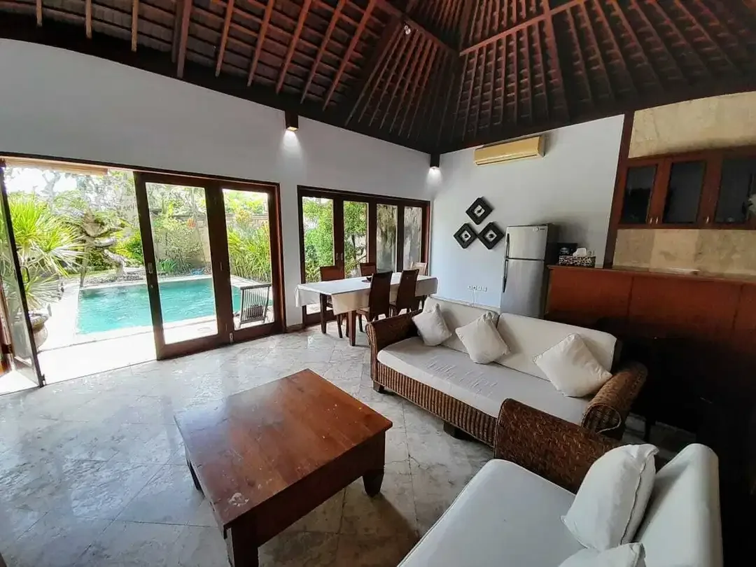 VILLA SEMINYAK JUAL CEPAT HITUNG TANAH SAJA KONDISI TERSEWA - Image 7 of 10