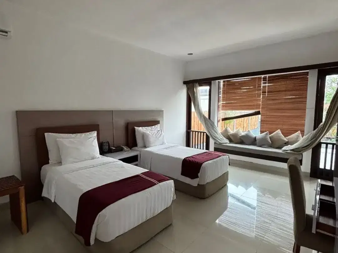 VILLA DIJUAL DI LOKASI PREMIUM DEKAT SEMINYAK - Image 4 of 10