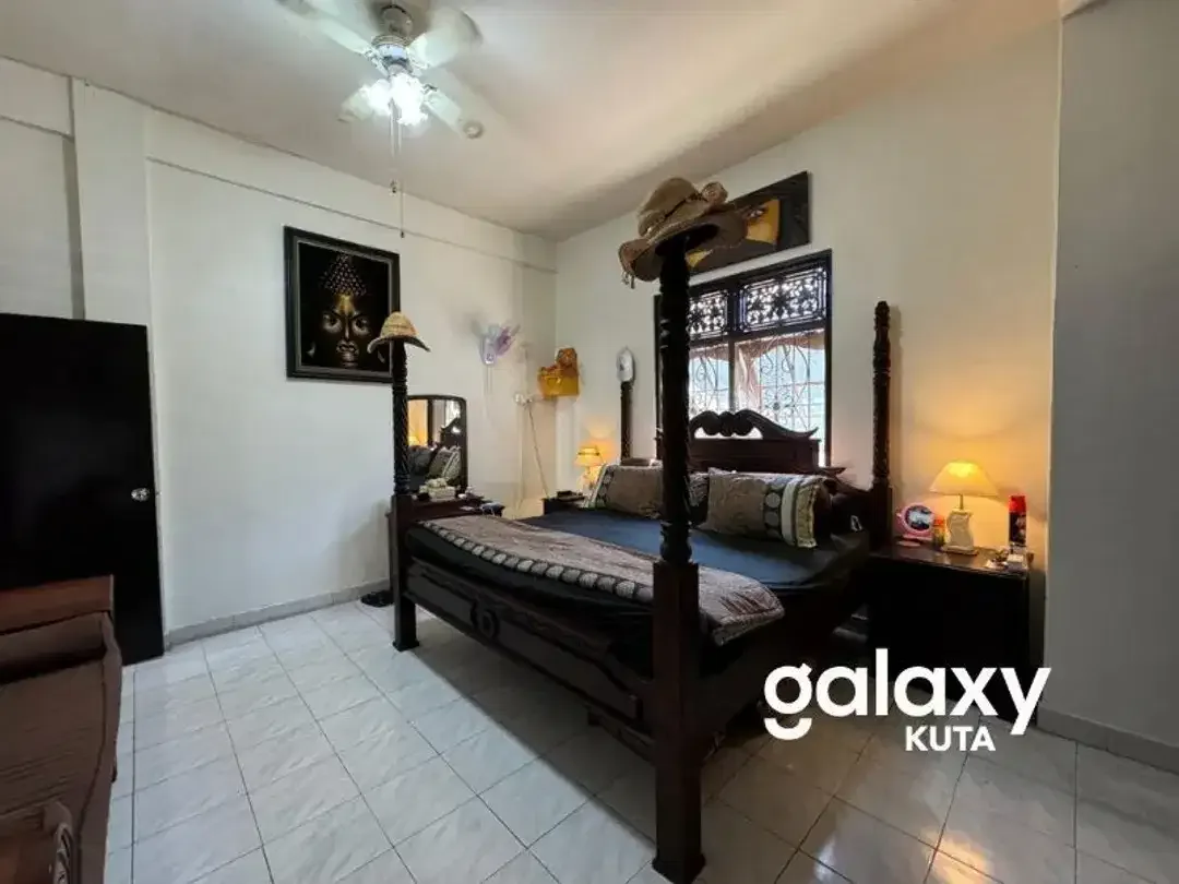 DIJUAL RUMAH SEMI VILLA 2 LANTAI + ROOFTOP DENGAN VIEW PERKOTAAN DI TUBAN BADUNG - Image 9 of 10