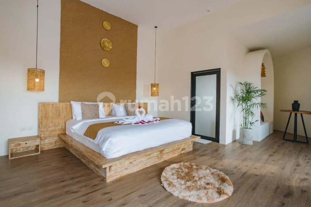 Dijual / Disewakan - Romantic Villa di Tibubeneng, Canggu - Image 1 of 4