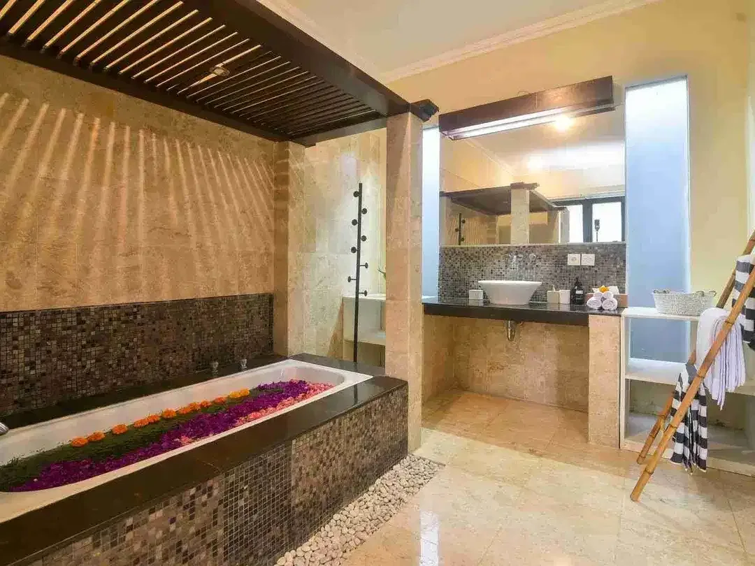 DIJUAL VILLA 3 KAMAR, UMALAS, KEROBOKAN, KUTA UTARA - Image 9 of 10