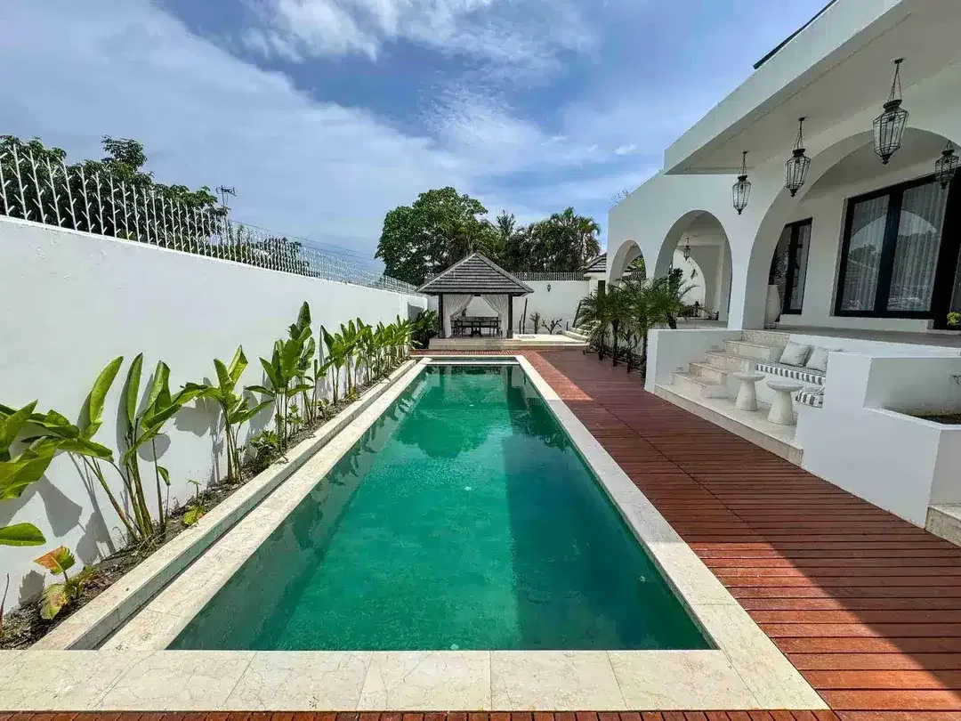 4 BEDROOMS VILLA IN CANGGU BERAWA FOR SALE - Image 2 of 10