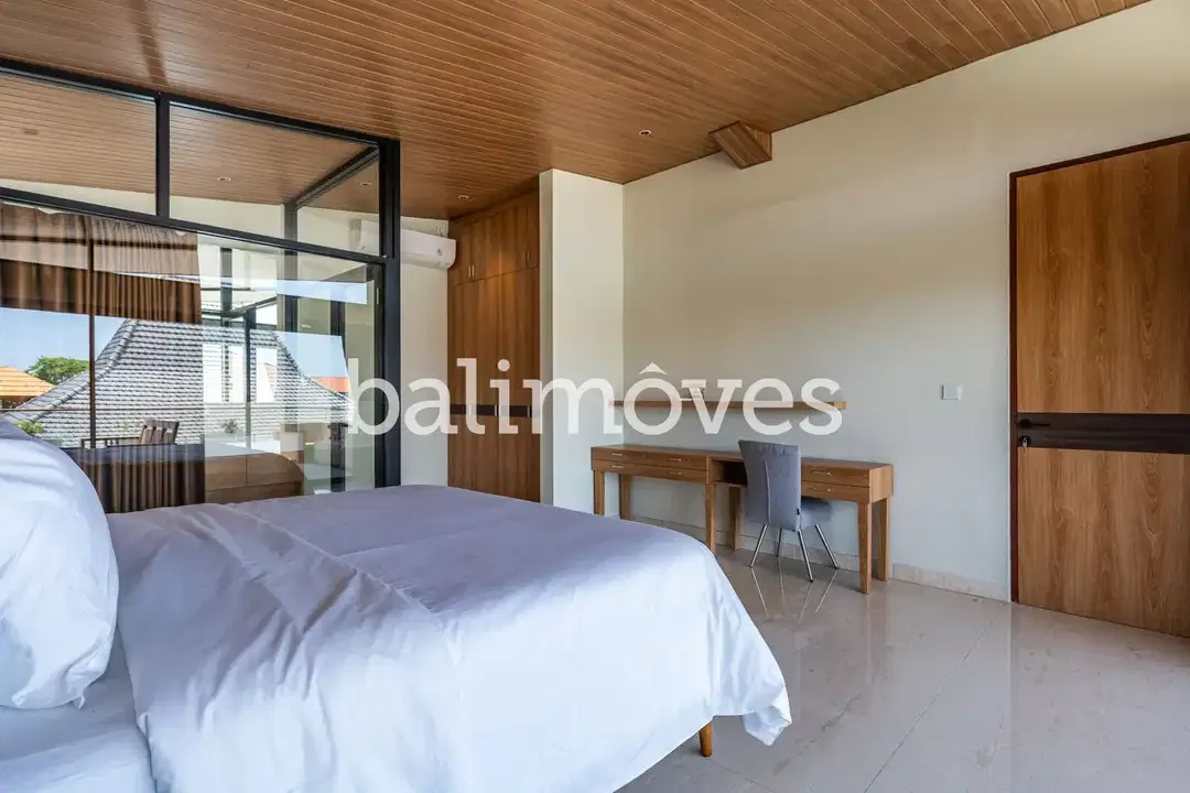 Vila Baru Dengan Luas 1000m2 Empat Kamar Tidur Di Tepi Pantai Sanur - Image 8 of 10