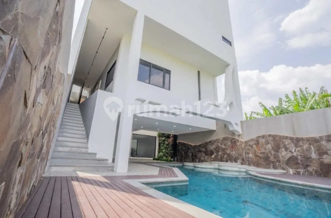 Villa Mewah 4 Lantai View Laut & Gunung Selangkah ke Pantai Sanur - Image 2 of 4