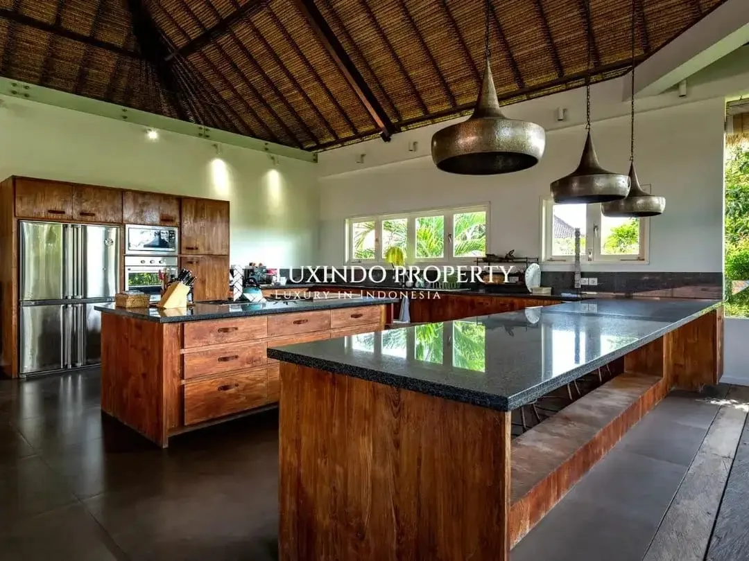 DISEWAKAN JANGKA PANJANG VILLA DENGAN 4 KAMAR TIDUR DI CANGGU - Image 3 of 10