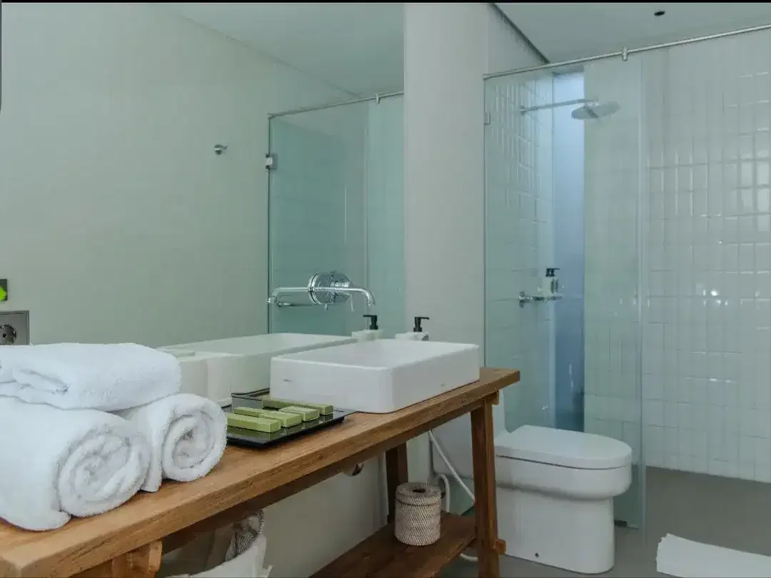 Villa 2 Bedroom Freehold di Canggu – Batu Bolong - Image 6 of 10