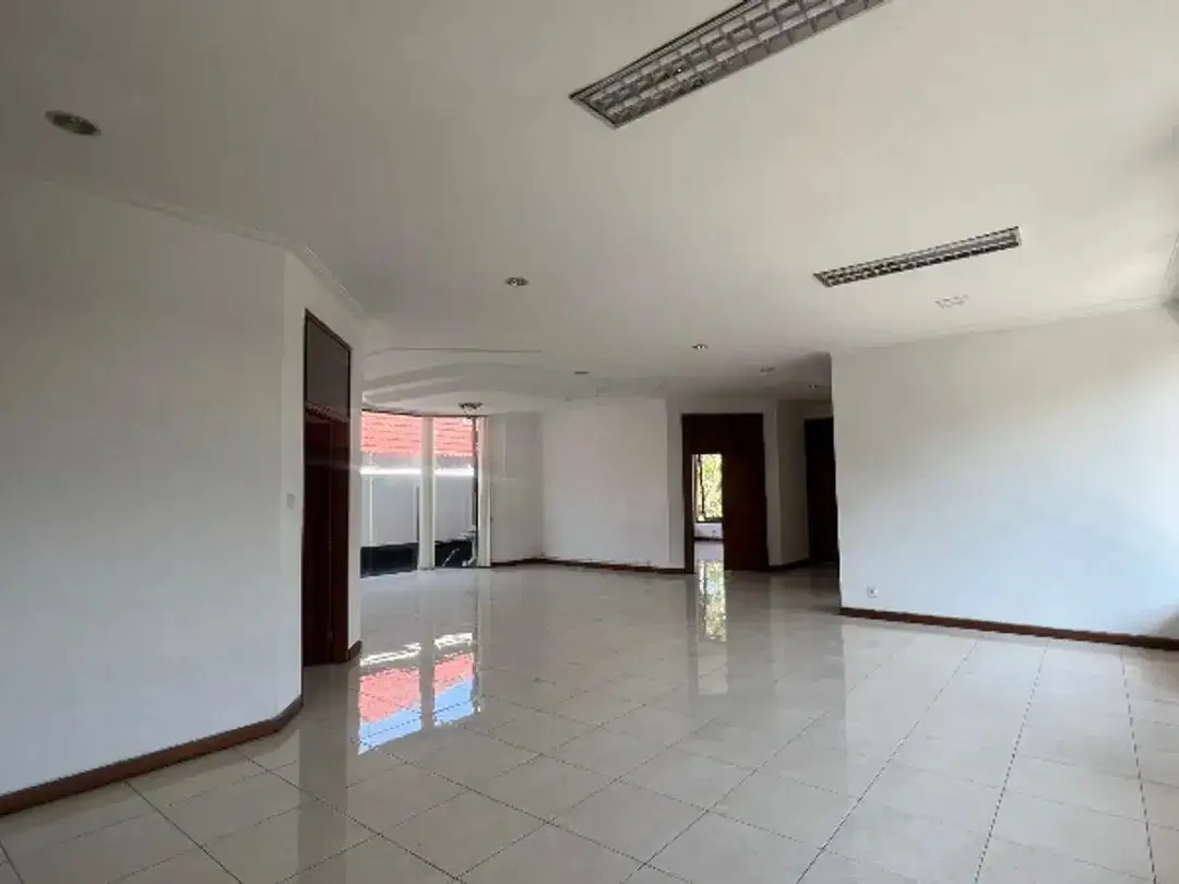 RUMAH LOKASI STRATEGIS TENGAH KOTA DI RAYA PUPUTAN RENON DENPASAR - Image 4 of 9