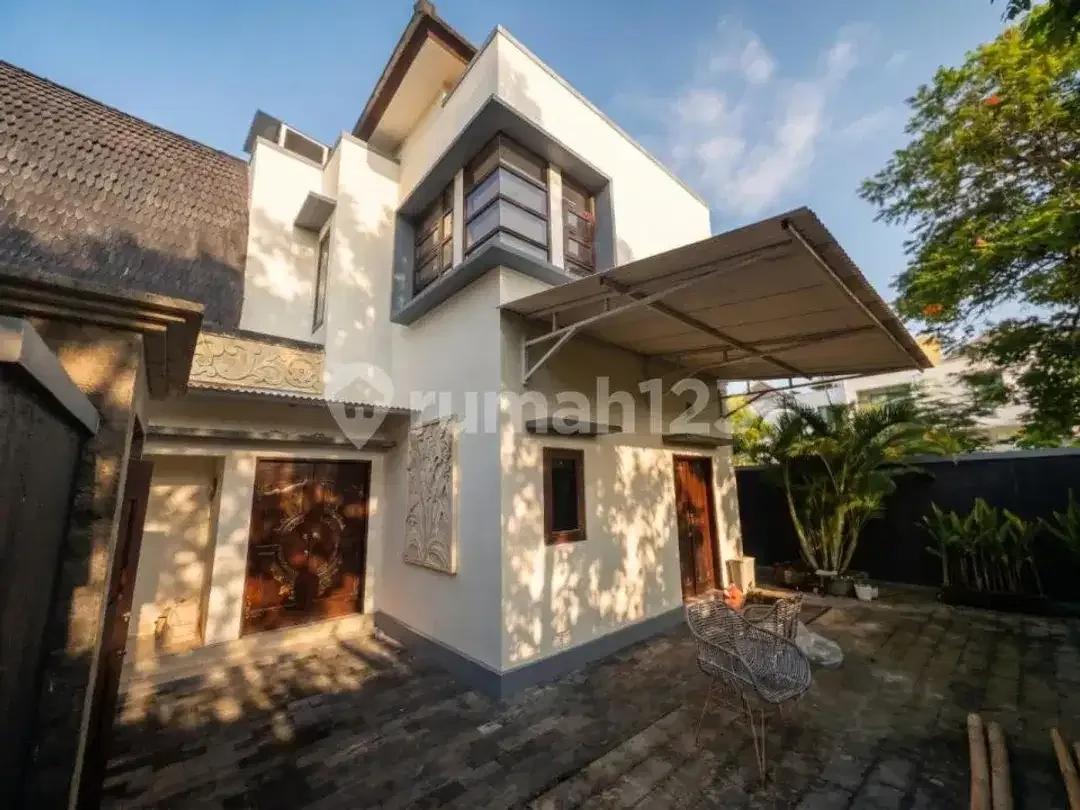 Rumah Super Luas 2 Lantai 3 Kamar Tidur Cocok untuk Keluarga - Image 1 of 5