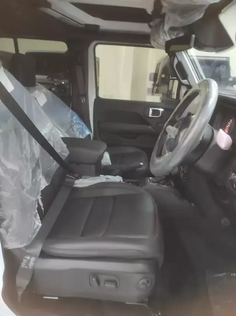 Jeep rubicon JL 2.0 AT turbo 4x4 putih - Image 4 of 8