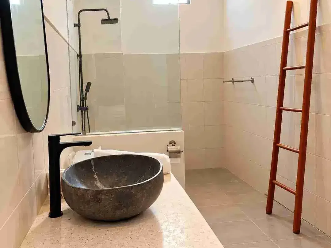 3 bedroom villa cantik fully furnished kerobokan straregis all included except electric bill - Image 5 of 10