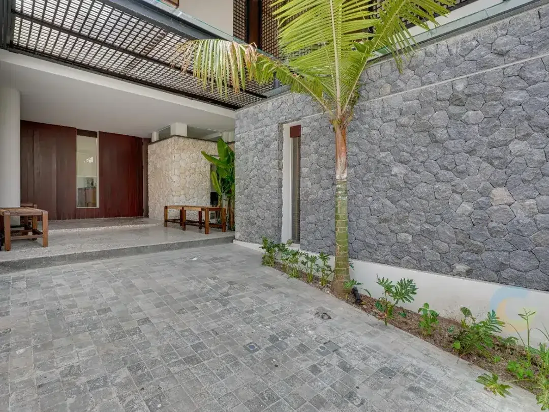 For Sale 5 Bedrooms Villa In canggu - Image 3 of 10