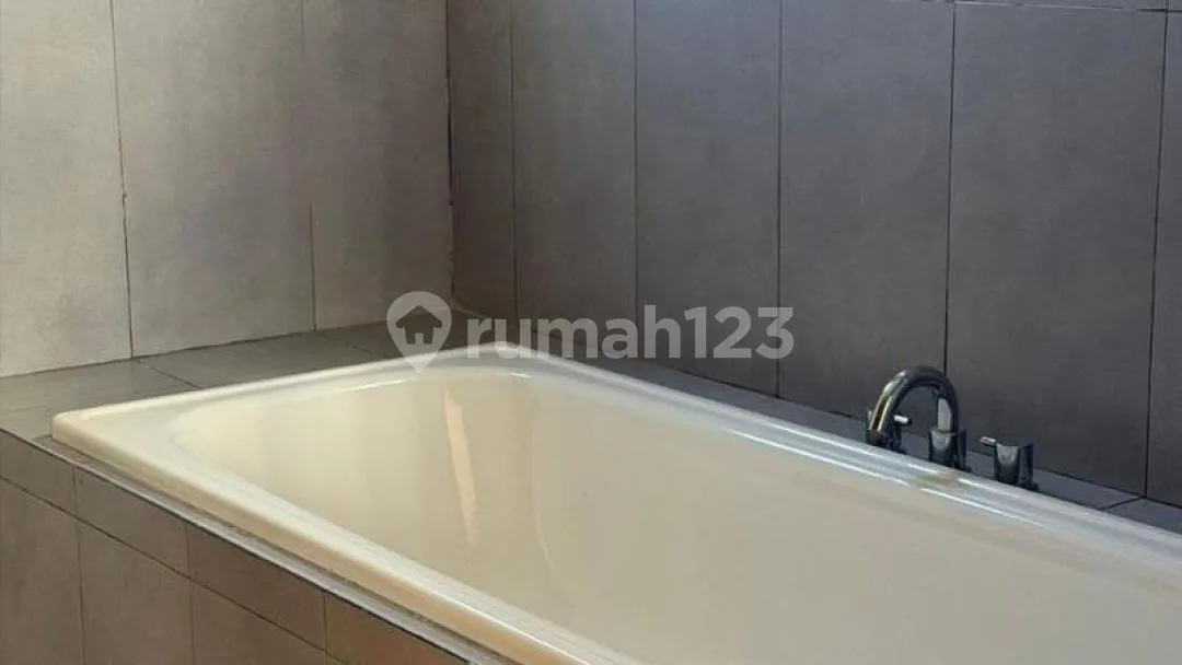 Villa Lokasi Premium di Pengiasan Sanur Denpasar - Image 2 of 4