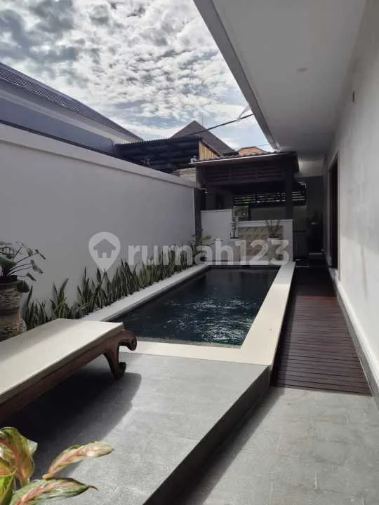 Rumah di Sanur 2 Kamar Tidur Ada Kolam Renang Besar Super Cantik - Image 2 of 4