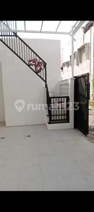 Rumah Minimalis Glass House Siap Huni Lokasi Strategis - Image 4 of 4
