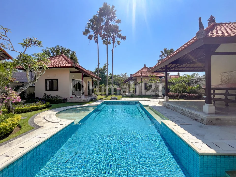 Freehold 4 Bedrooms Villa Taman Mumbul Nusa Dua - Image 2 of 4