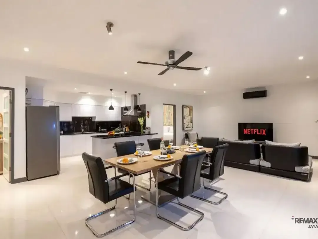 Villa masih aktif beroperasi Full Furnished Dijual, di Kerobokan - Image 4 of 10