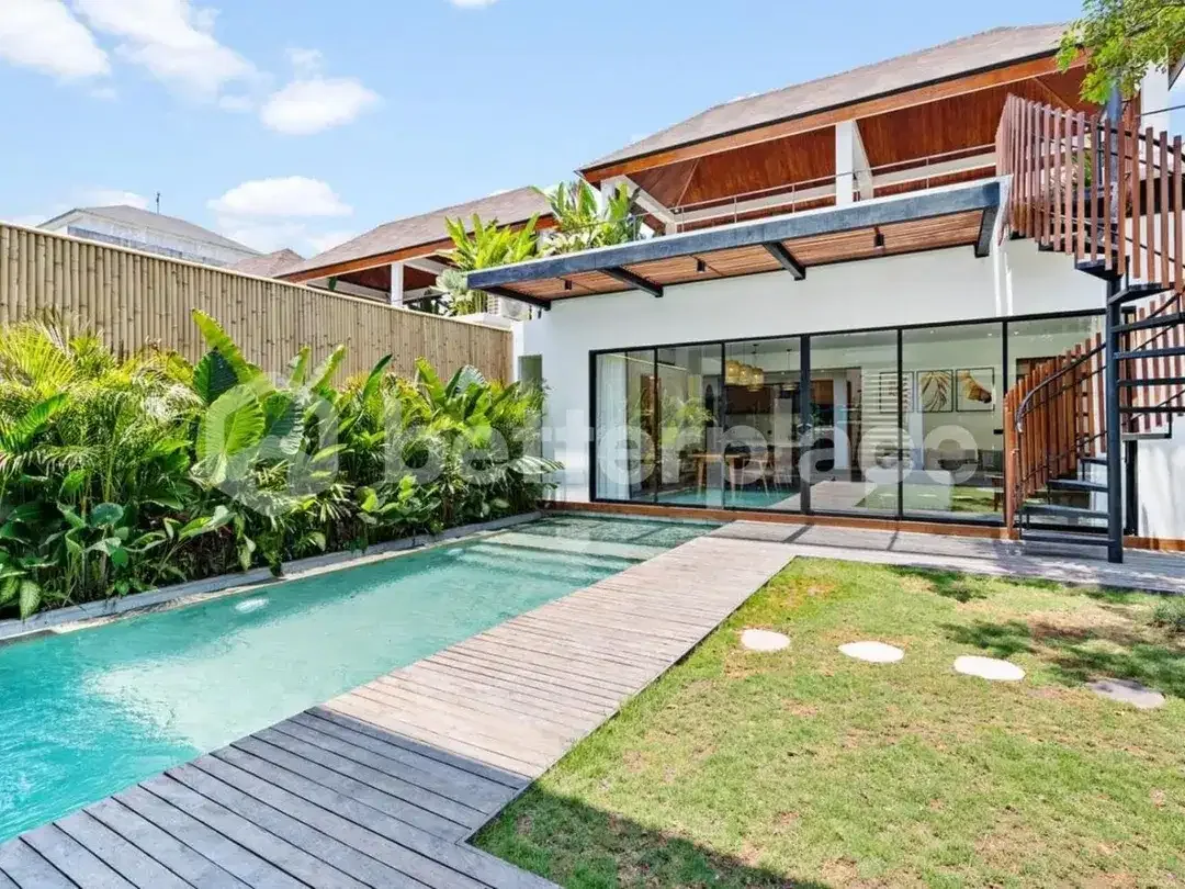 Luxury 4 Bedroom Villa in Canggu – 3 Minutes to Batu Bolong Beach | Prime Investment Opportunity - Image 4 of 10