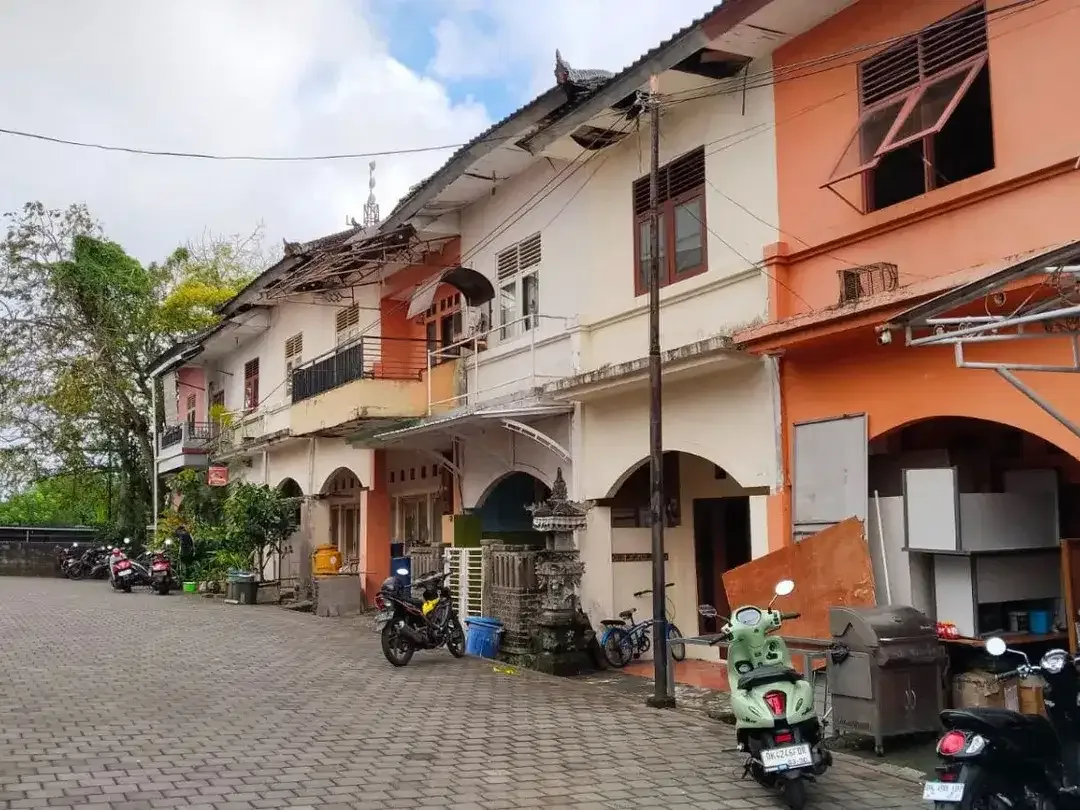DIJUAL TANAH & BANGUNAN 60 M² DI PERUMAHAN RAYA KAMPIAL, BENOA – BADUNG - Image 1 of 4