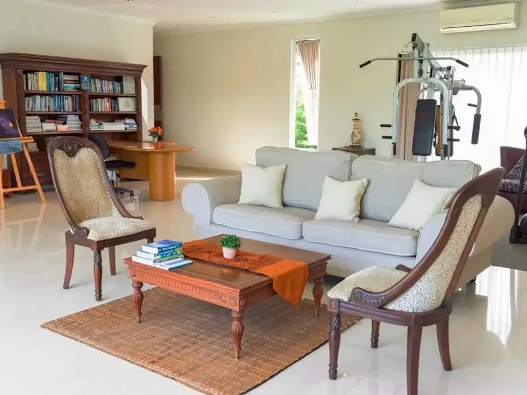 FREEHOLD MODERN CONTEMPORARY VILLA IN ULUWATU VIEW GOLF COURSE - Image 2 of 10