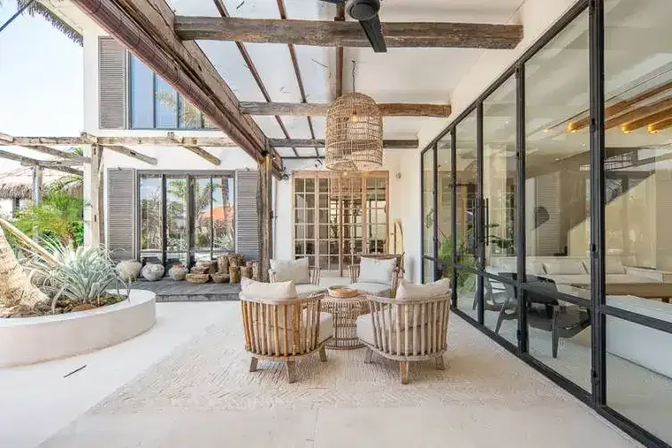 Luxurious 6 Bedroom Villa With Breathtaking Ocean View In Seseh - Image 10 of 10