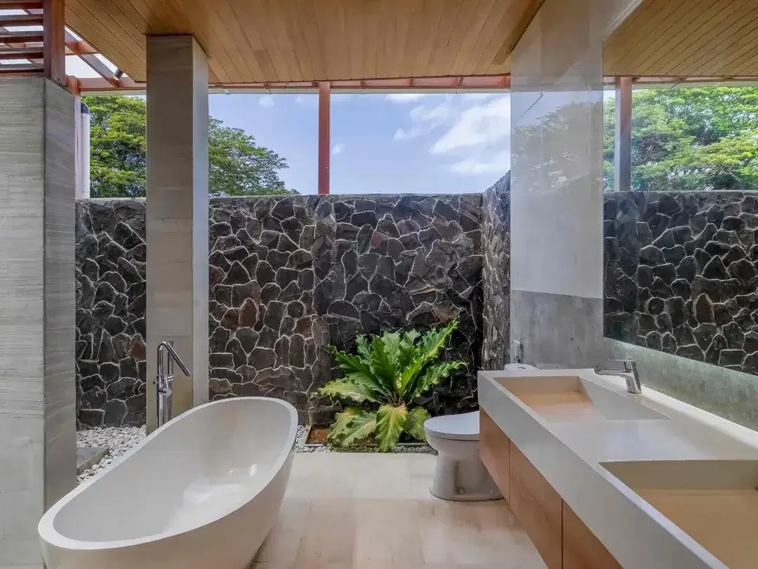 4 BEDROOMS OCEAN VIEW VILLA AT SANUR - Image 4 of 10