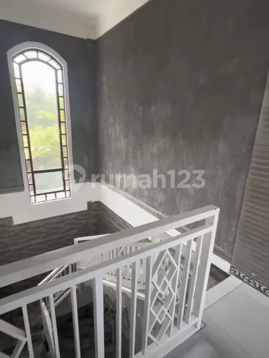 Disewakan - Rumah 2 Lantai di Nusa Dua, Lokasi Strategis! - Image 2 of 4