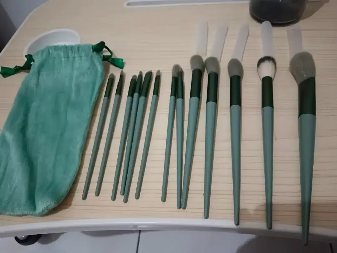 Paket Set Kuas Makeup isi13pcs Bulu tebal n halus,SageGreen Free pouch - Image 1 of 4