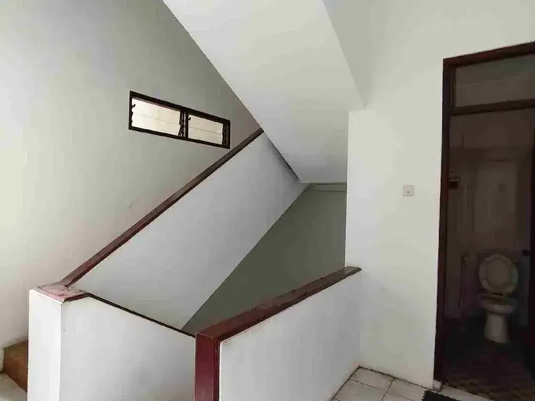 Ruko 3 lantai lokasi premium Cok Agung Tresna Renon Denpasar Bali - Image 7 of 10