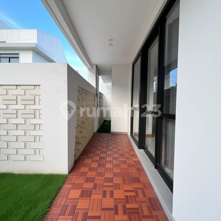 Rumah Modern & Luas di Kawasan Perumahan yang Asri dan Tenang - Image 4 of 4