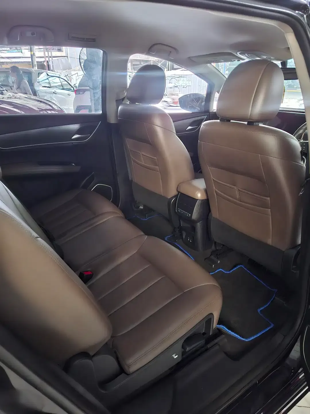 BYD M6 hitam 2025 - Image 6 of 6
