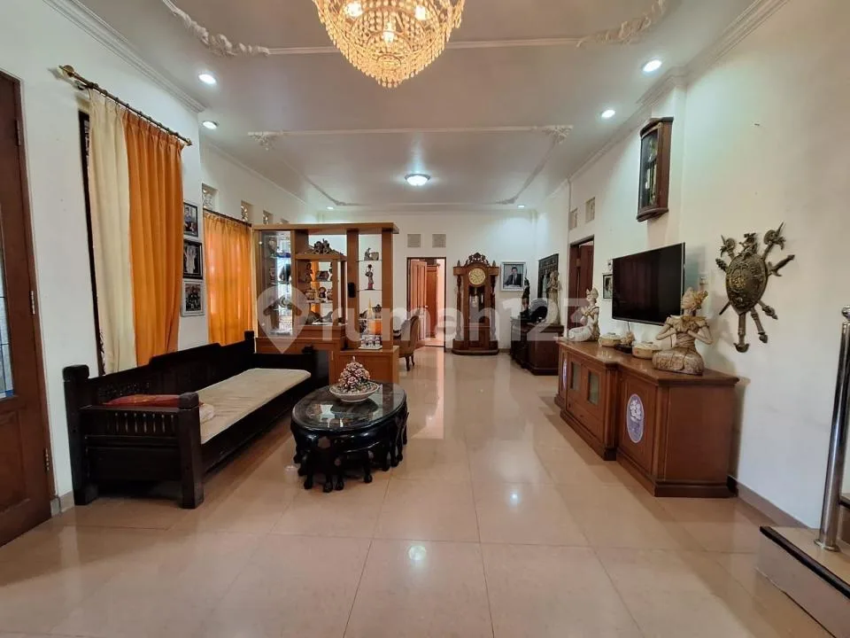 Dijual Rumah Mewah 2 Lantai di Ahmad Yani Selatan Denpasar Dekat Kantor Pajak - 3+1 KT - Image 2 of 4