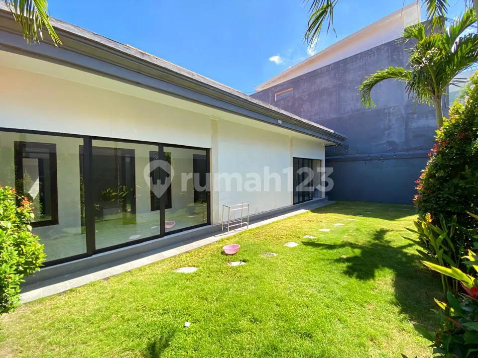 Cozy 2-Bedroom House For Yearly Rental In Umalas - Image 2 of 4