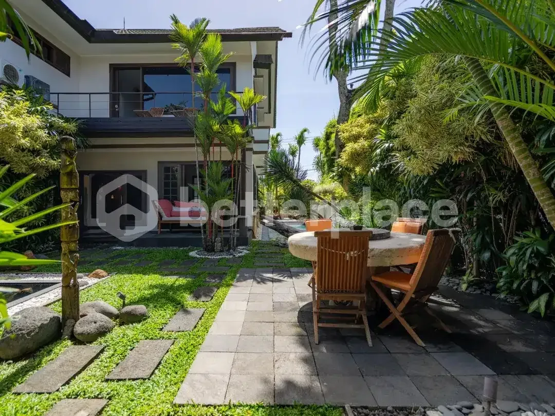 Spacious Freehold Family Villa in Jimbaran with Large Garden and Private Pool - Image 1 of 10
