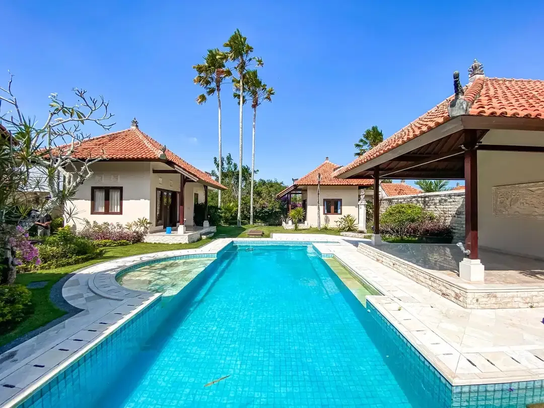 PRIVATE BALINESE STYLE VILLA AT ONE GATED AREA BENOA - Image 1 of 10