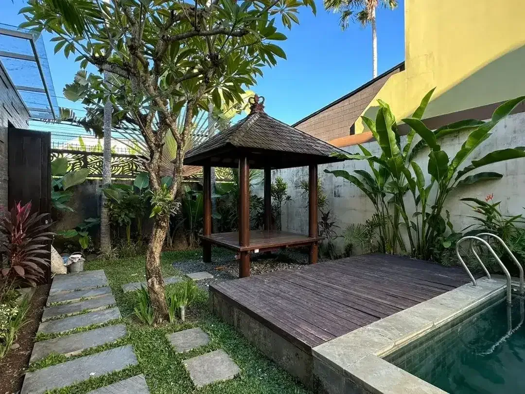 Villa 3 Kamar Tidur Fully Furnished Dijual, di Seminyak - Image 1 of 6